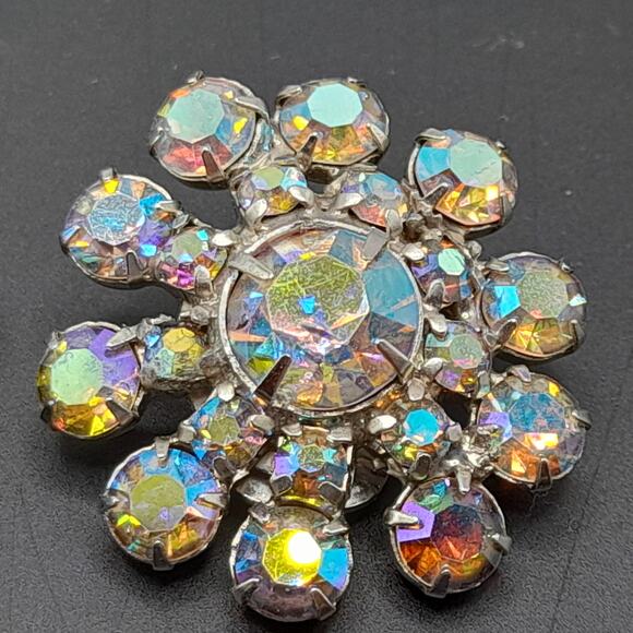 Vintage 1950s Aurora Borealis Rhinestone Flower Clip Earrings 1.25” - Picture 3 of 11